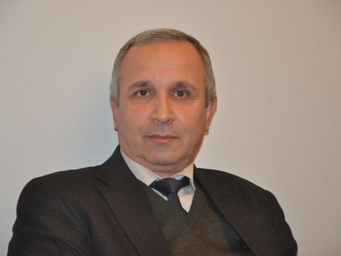 Belə yaşamağa dəyər, Abid müəllim!