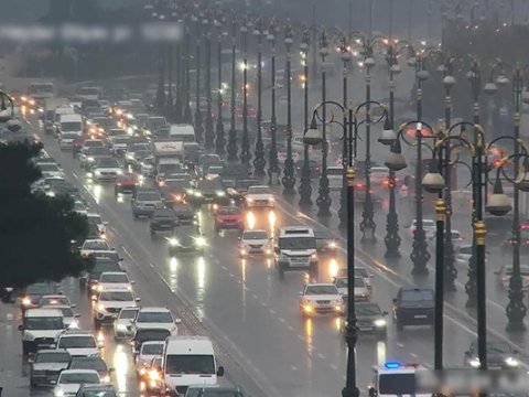 Bakıda yağış tıxaca səbəb oldu
