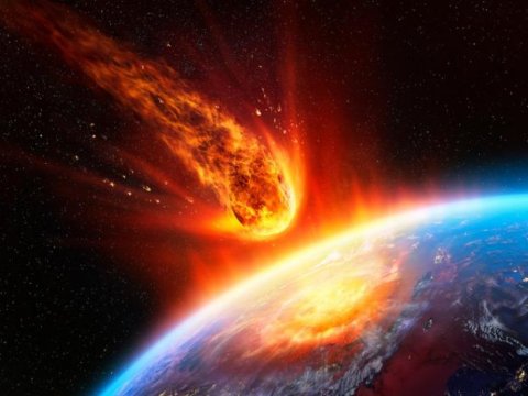 İki təhlükəli asteroid Yerə yaxınlaşır