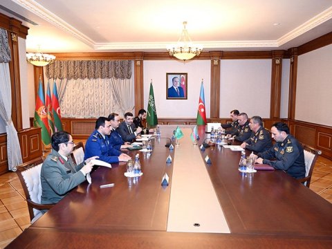 Səudiyyə ilə hərbi əlaqələr müzakirə edildi