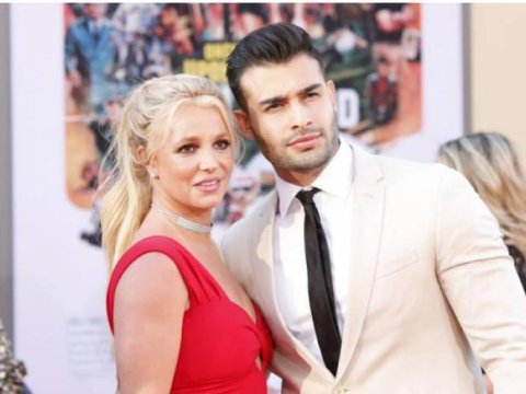 Məşhur müğənni boşandığını elan etdi