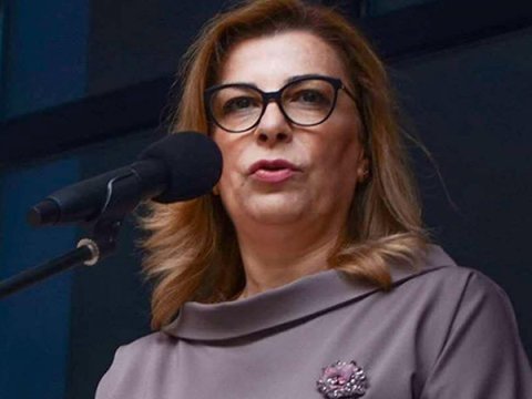 Azərbaycanda rektorun qızını aldadıb qızıllarını ALDILAR