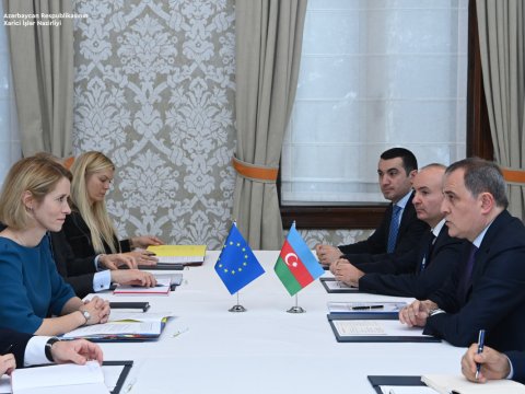 Ceyhun Bayramov Aİ rəsmisi ilə görüş keçirdi