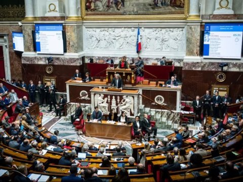 Fransa baş naziri istefa verdi - Makron çətin DURUMDA
