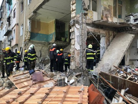 İki gün əvvəl partlayış olan binanın sakinləri NARAZIDIR
