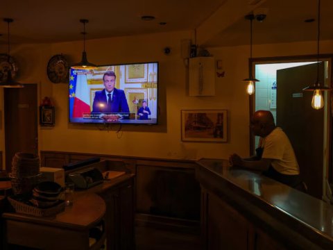 Fransa xaosa sürüklənir: Makron istefa verəcək?