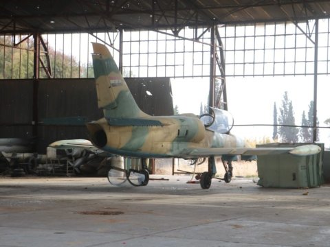 Əsəd ordusunun tərk etdiyi hərbi bazadan GÖRÜNTÜLƏR