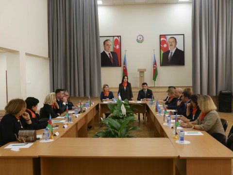 Orta məktəbdə erkən nikahın fəsadları müzakirə olundu - FOTOLAR&nbsp;