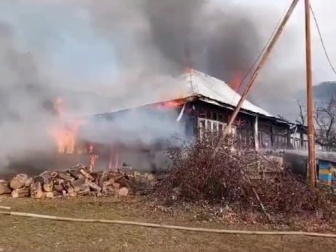 Balakəndə 3 otaqlı evdə YANĞIN