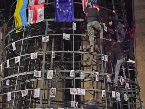 Tbilisidə etiraz aksiyaları dayandırıldı