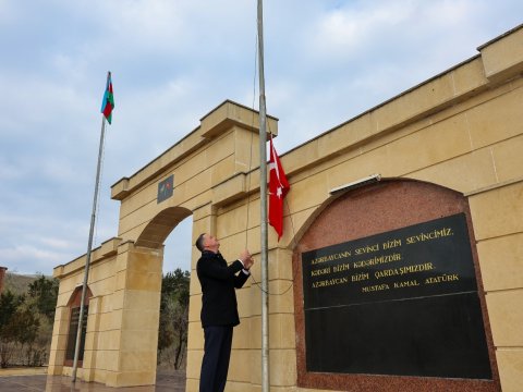 Azərbaycandakı Türk Şəhidliklərinin bayraqları dəyişdirildi - FOTOLAR