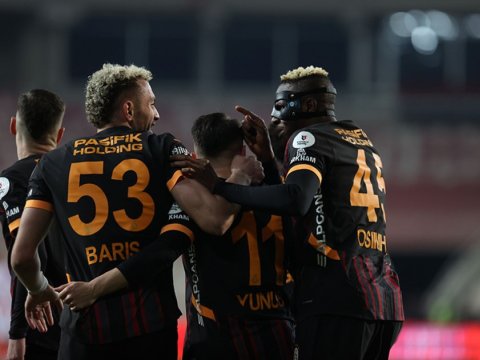 &ldquo;Qalatasaray&rdquo;ın iki futbolçusu sıradan çıxıb