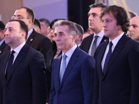 Gürcüstan parlamenti onların deputatlıq səlahiyyətlərinə xitam verir