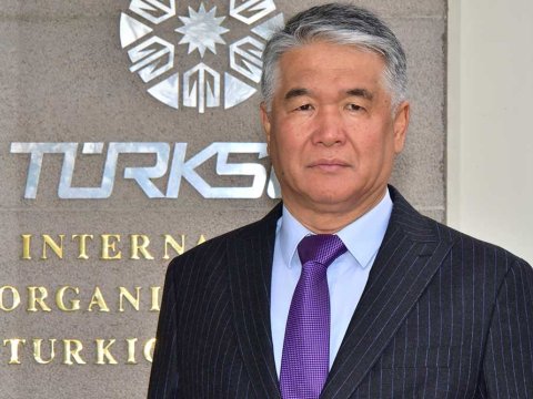 TÜRKSOY Baş katibinin kitabı Azərbaycan türkcəsində...