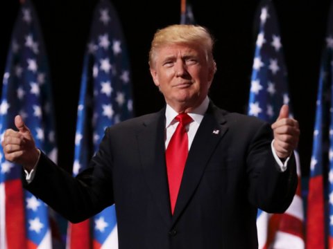 Tramp maaş və pensiyadan İMTİNA ETDİ