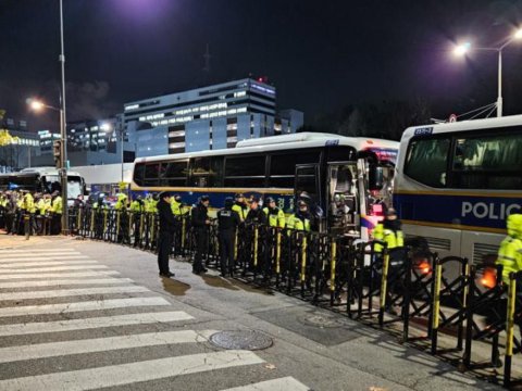 Koreya polisi Prezident Administrasiyasında axtarışlara başlayıb