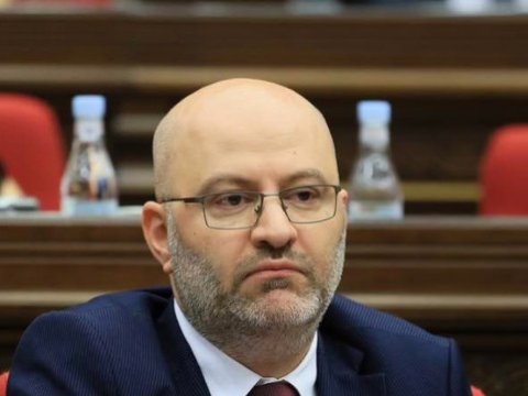 Ermənistanda daha bir qalmaqallı İSTEFA