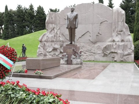 Azərbaycan xalqı Heydər Əliyevin xatirəsini yad edir - FOTOLAR