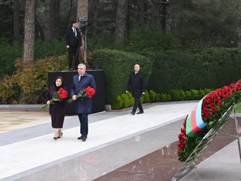 Dövlət və hökumət rəsmiləri Fəxri xiyabanda - FOTO