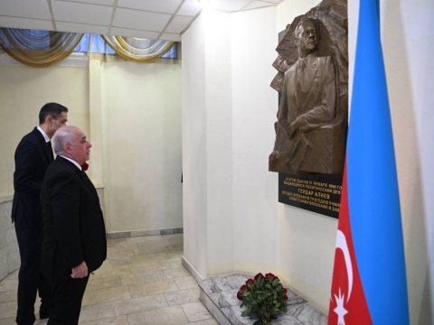 Əli Əsədov Moskvada Heydər Əliyevin xatirəsini yad edib - FOTO
