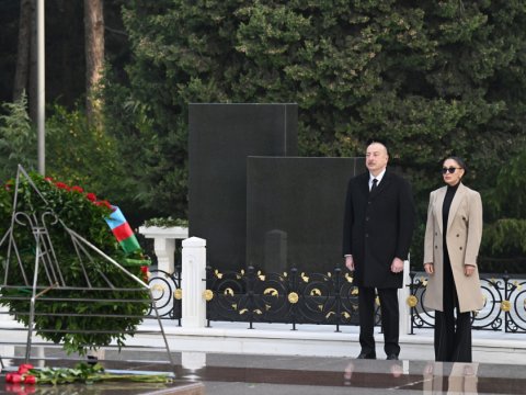 Prezident və xanımı&nbsp;Heydər Əliyevin məzarını ziyarət etdilər