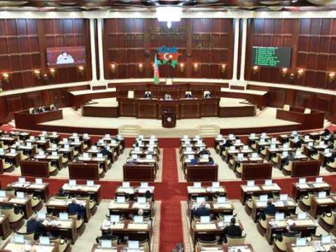 Milli Məclisin iclası başladı - Gündəlikdə 10 məsələ var