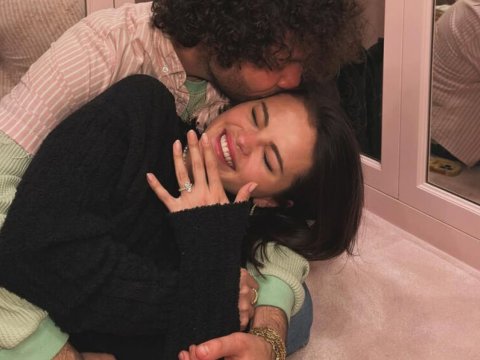 Selena Qomez nişanlandı - FOTO