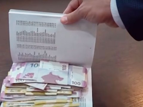 Rüşvət alan xəstəxana rəhbəri və həkimə şərti cəza verildi