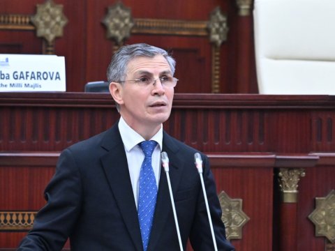 "Ən böyük diktatura sevimli yazıçınız Əkrəm Əylislinin dediyi..."