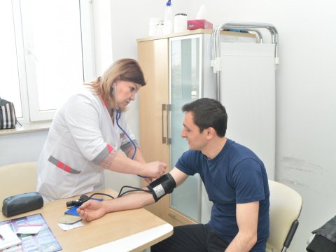 Ehtiyata keçirilən şəxslərin tibbi müayinə üçün yaş həddi azaldılır