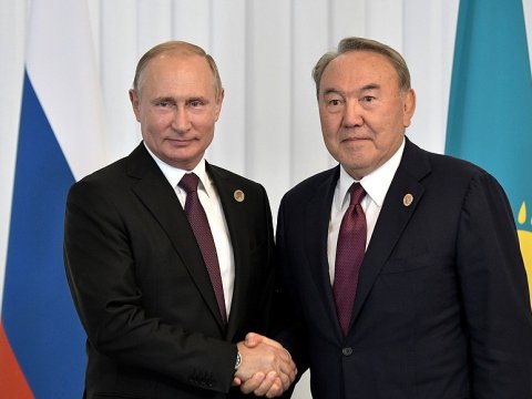 Putin Nazarbayevlə görüşdü