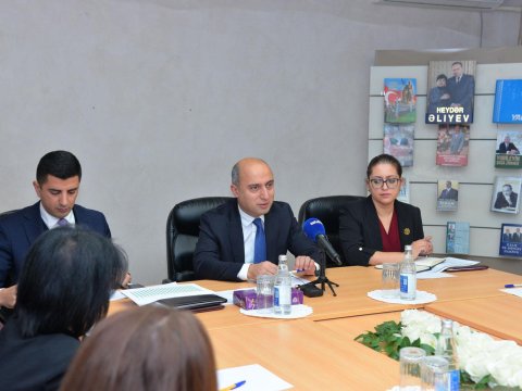 Nazir məktəb direktorlarına tapşırıqlar verdi