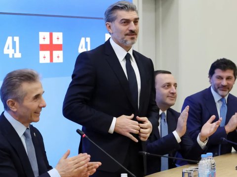 Gürcüstanın 6-cı prezidenti: keçmiş futbolçu, 4 uşaq atası - DOSYE
