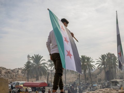 Belarus da diplomatlarını Suriyadan çıxarır