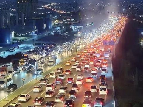 Bakıda tıxac olan YOLLAR