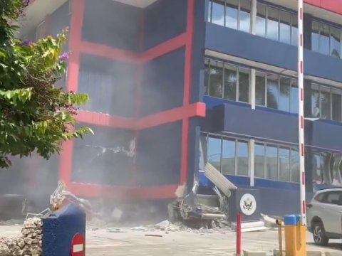 Güclü zəlzələ 6 nəfərin ölümünə səbəb oldu - Ərazidən GÖRÜNTÜLƏR