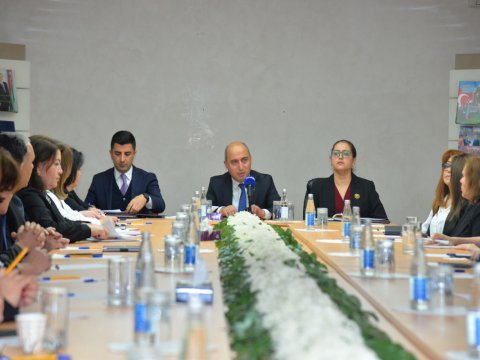 Nazirin məktəb direktorları ilə görüşlərində nələr müzakirə edilir?