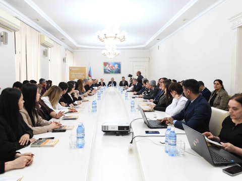 &ldquo;Etnik təmizləmənin dörd mərhələsi&rdquo; kitabının müəllifi ilə görüş keçirilib - FOTO