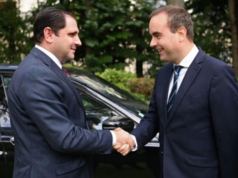 Papikyan fransalı həmkarı ilə hərbi əməkdaşlıqdan danışdı