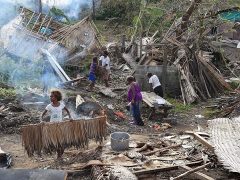 Dağıdıcı zəlzələdə 14 nəfər ölüb