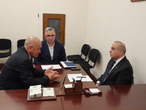 Azay Quliyev Milli Məclisdə seçiciləri qəbul edib