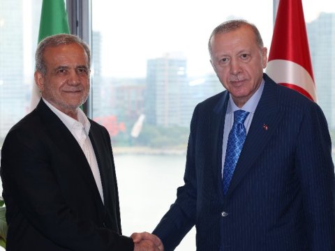 İran prezidenti son 11 ildə ilk dəfə Misirə gedib