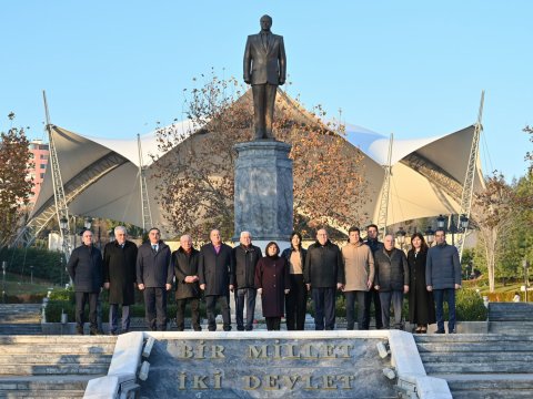 Sahibə Qafarova Ankarada Ümumilli Liderin abidəsini ziyarət edib