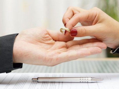 "Qadınlar boşanırlar ki, aliment alıb dolansınlar"