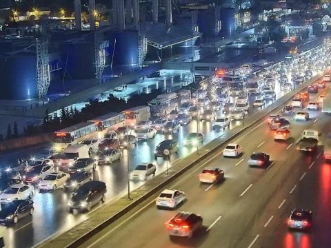 Bakıda tıxac olan YOLLAR