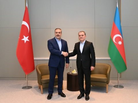 Bayramov Fidanla Suriyanı MÜZAKİRƏ ETDİ