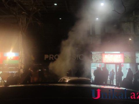 Bakıda mağaza yandı - Hadisə yerindən GÖRÜNTÜLƏR&nbsp;