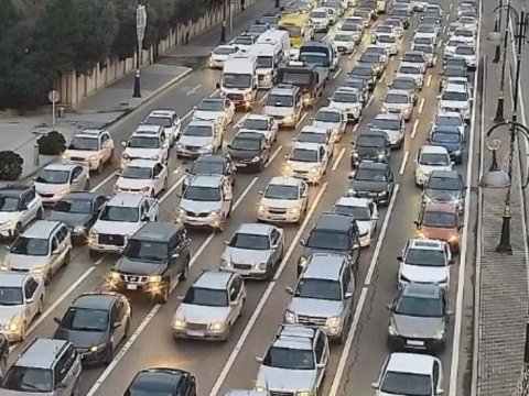 Bakının 11 əsas yolunda tıxac var