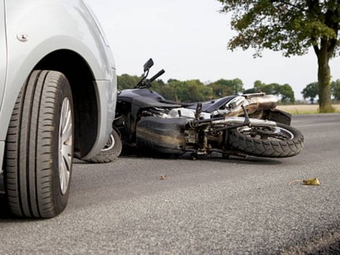 Maşın motosikletlə toqquşdu - Sürücü öldü
