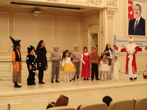 Uşaqlar üçün tamaşa: &ldquo;Yeni İl Sərgüzəştləri&rdquo; anşlaqla keçdi